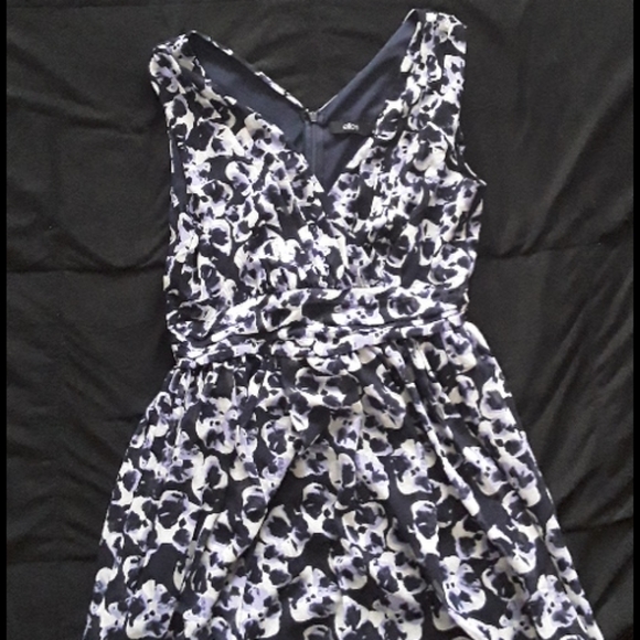 Crossover Front Sleeveless Floral Print Dress - Picture 6 of 6